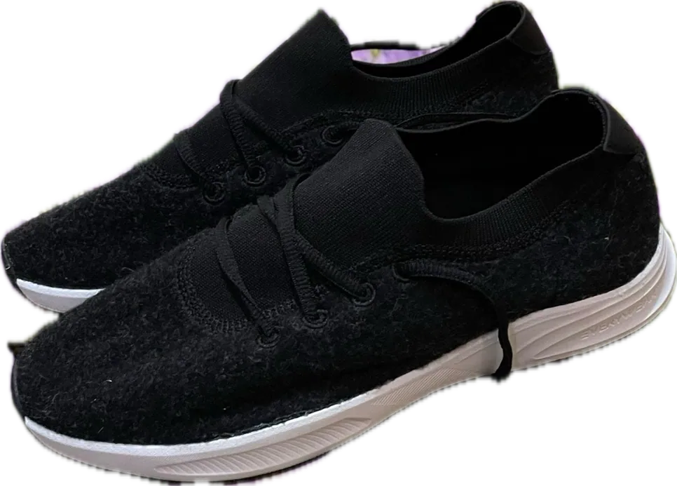 Chaussure noir et blanche, vue 2